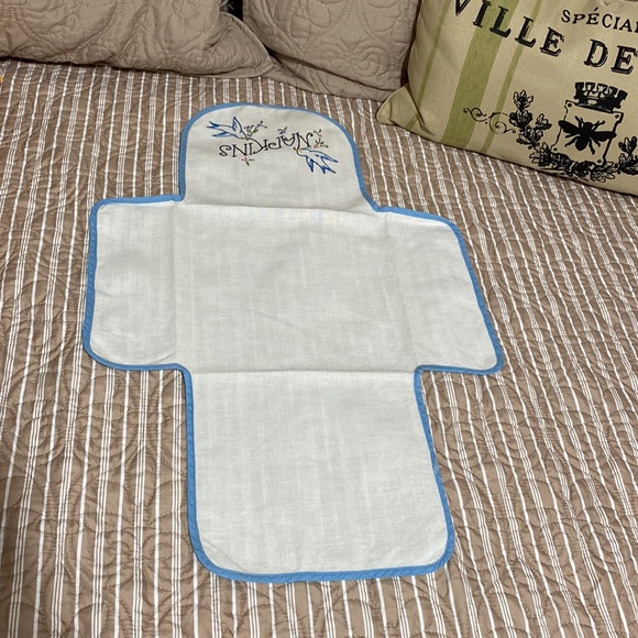 Vintage Hand Embroidered Bluebird Cloth Napkin Holder! - Picture 5 of 6